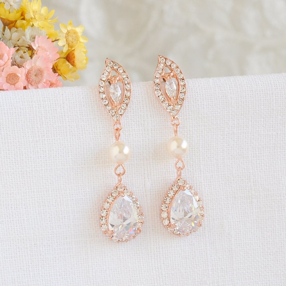 EARRING